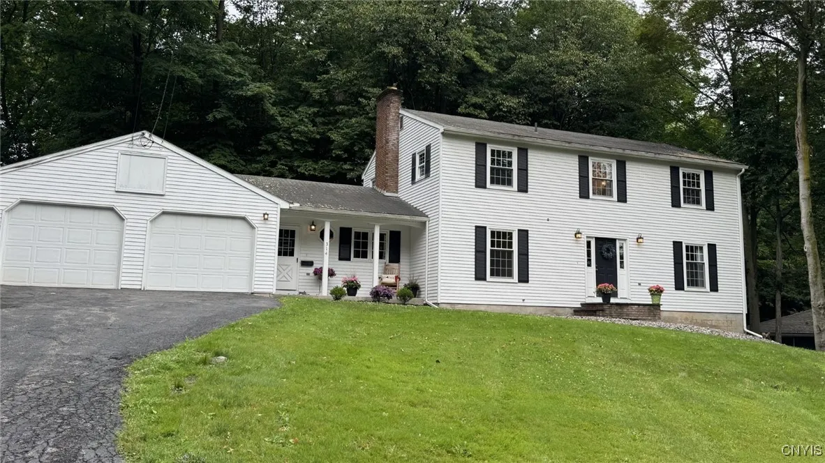 316 Broadview Drive, Syracuse, New York 13215, Syracuse, New York 13215, 4 Bedrooms Bedrooms, 11 Rooms Rooms,2 BathroomsBathrooms,Residential,Closed,316 Broadview Drive, Syracuse, New York 13215,0,S1618226