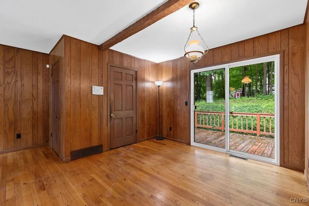 Sliders to the deck an backyard