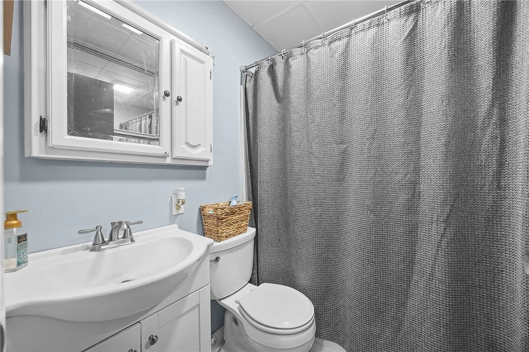 71 Bennett Street, Geneva, New York 14456, Geneva City, New York 14456, 4 Bedrooms Bedrooms, 6 Rooms Rooms,1 BathroomBathrooms,Residential,Closed,71 Bennett Street, Geneva, New York 14456,0,R1616581