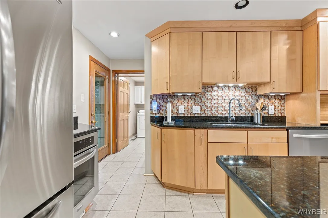 152 Bentham Parkway East, Amherst, New York 14226, Amherst, New York 14226, 2 Bedrooms Bedrooms, 8 Rooms Rooms,2 BathroomsBathrooms,Residential,Closed,152 Bentham Parkway East, Amherst, New York 14226,B1618365