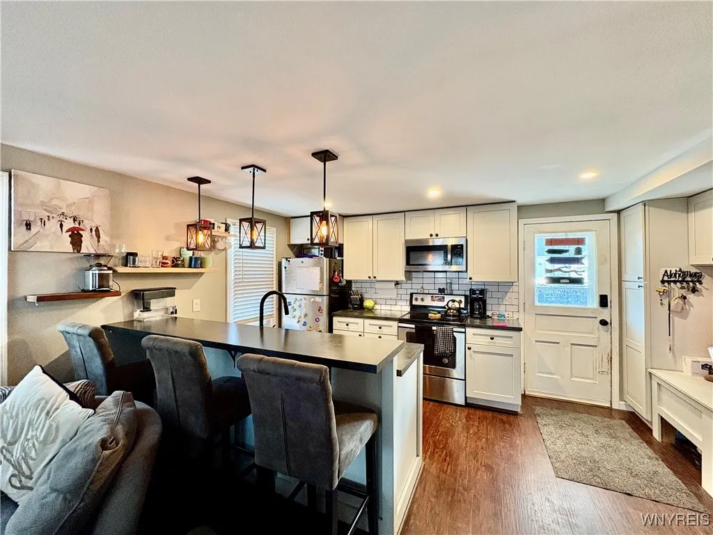 500 Cayuga Road, Cheektowaga, New York 14225, Cheektowaga, New York 14225, 2 Bedrooms Bedrooms, 4 Rooms Rooms,1 BathroomBathrooms,Residential Lease,For Rent,500 Cayuga Road, Cheektowaga, New York 14225,B1618363