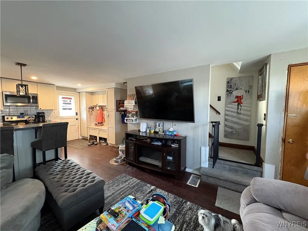 500 Cayuga Road, Cheektowaga, New York 14225, Cheektowaga, New York 14225, 2 Bedrooms Bedrooms, 4 Rooms Rooms,1 BathroomBathrooms,Residential Lease,For Rent,500 Cayuga Road, Cheektowaga, New York 14225,B1618363