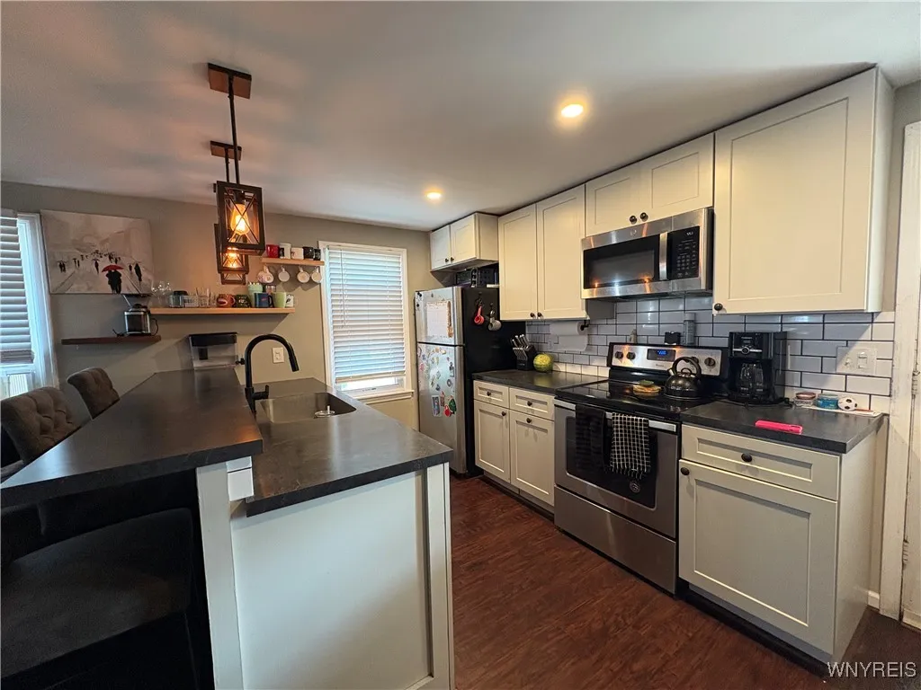 500 Cayuga Road, Cheektowaga, New York 14225, Cheektowaga, New York 14225, 2 Bedrooms Bedrooms, 4 Rooms Rooms,1 BathroomBathrooms,Residential Lease,For Rent,500 Cayuga Road, Cheektowaga, New York 14225,B1618363