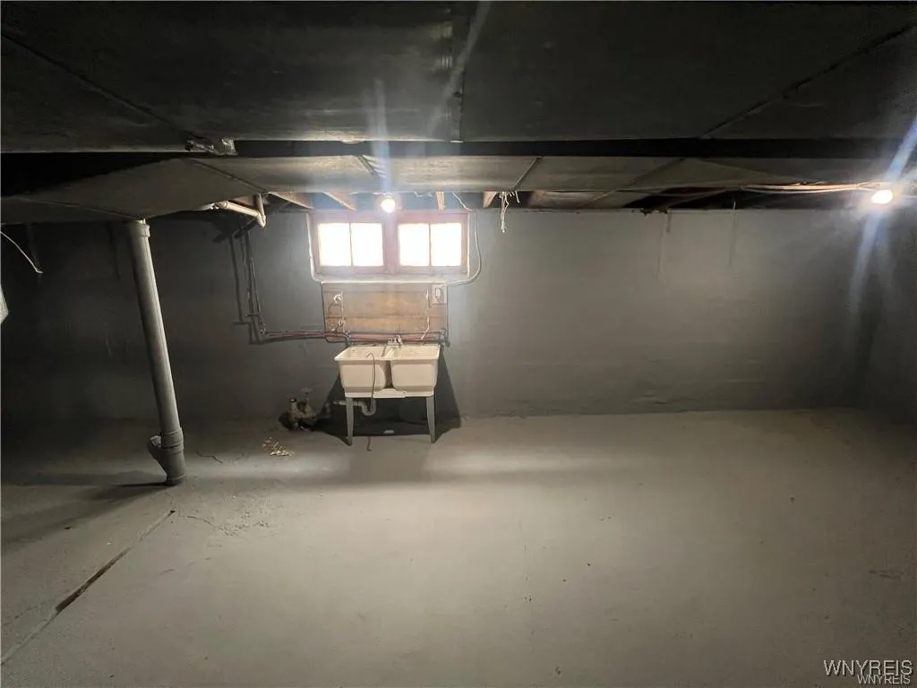 90 Jackson Avenue, Cheektowaga, New York 14212, Cheektowaga, New York 14212, 4 Bedrooms Bedrooms, 9 Rooms Rooms,1 BathroomBathrooms,Residential,For Sale,90 Jackson Avenue, Cheektowaga, New York 14212,B1618187
