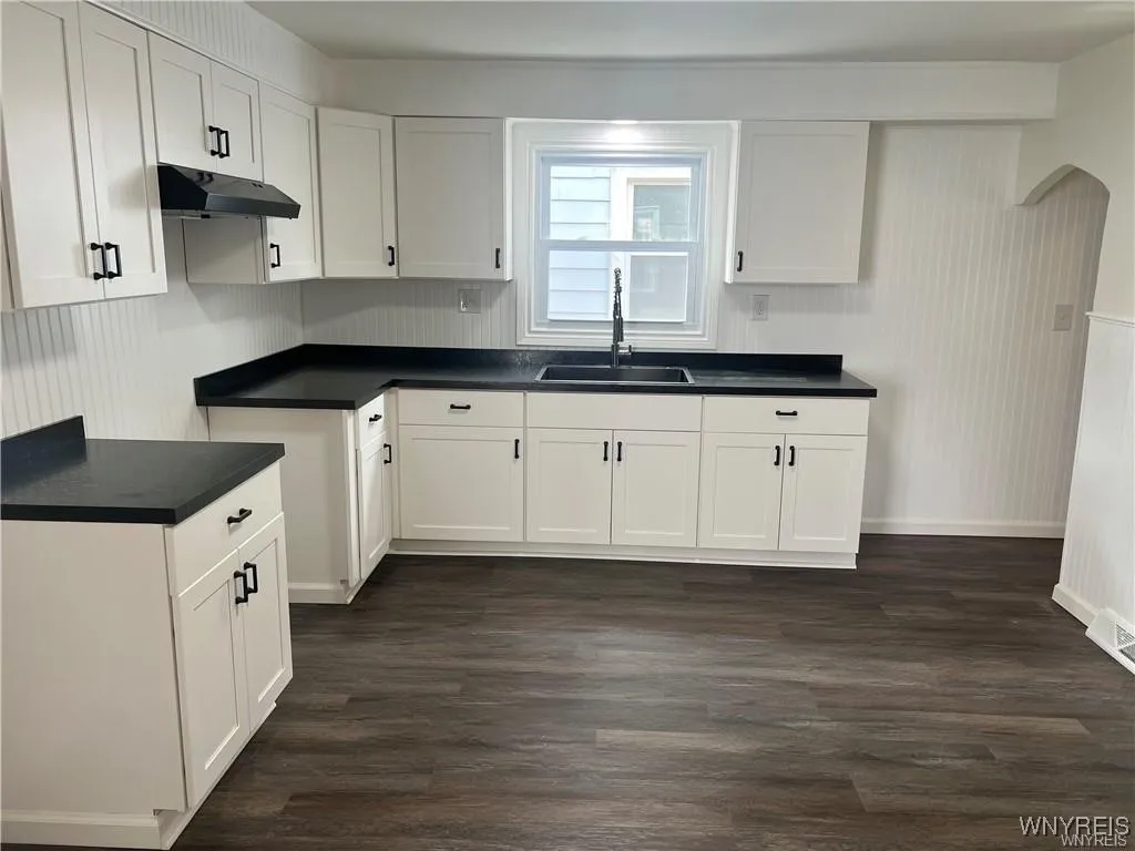 90 Jackson Avenue, Cheektowaga, New York 14212, Cheektowaga, New York 14212, 4 Bedrooms Bedrooms, 9 Rooms Rooms,1 BathroomBathrooms,Residential,For Sale,90 Jackson Avenue, Cheektowaga, New York 14212,B1618187