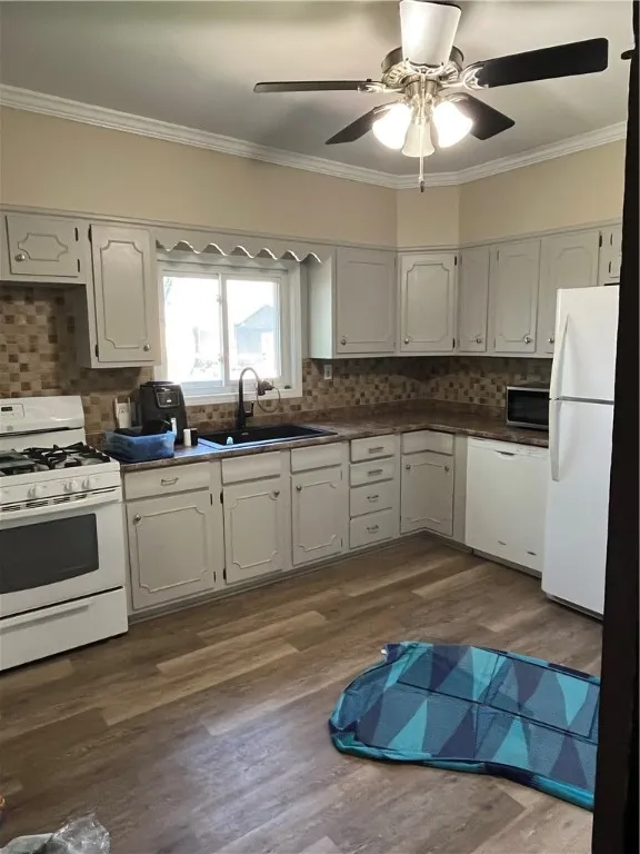 Large kitchen, can easily be an “eat-in kitchen”, and still have a formal dining room.