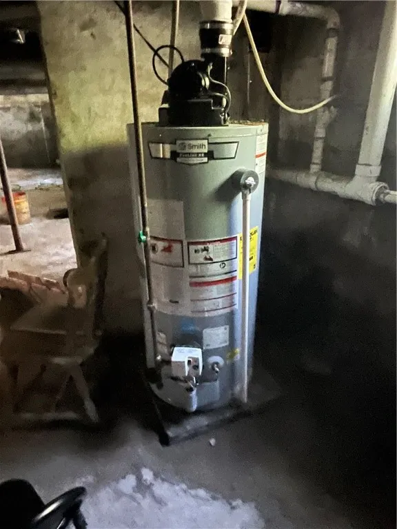 Hot water tank