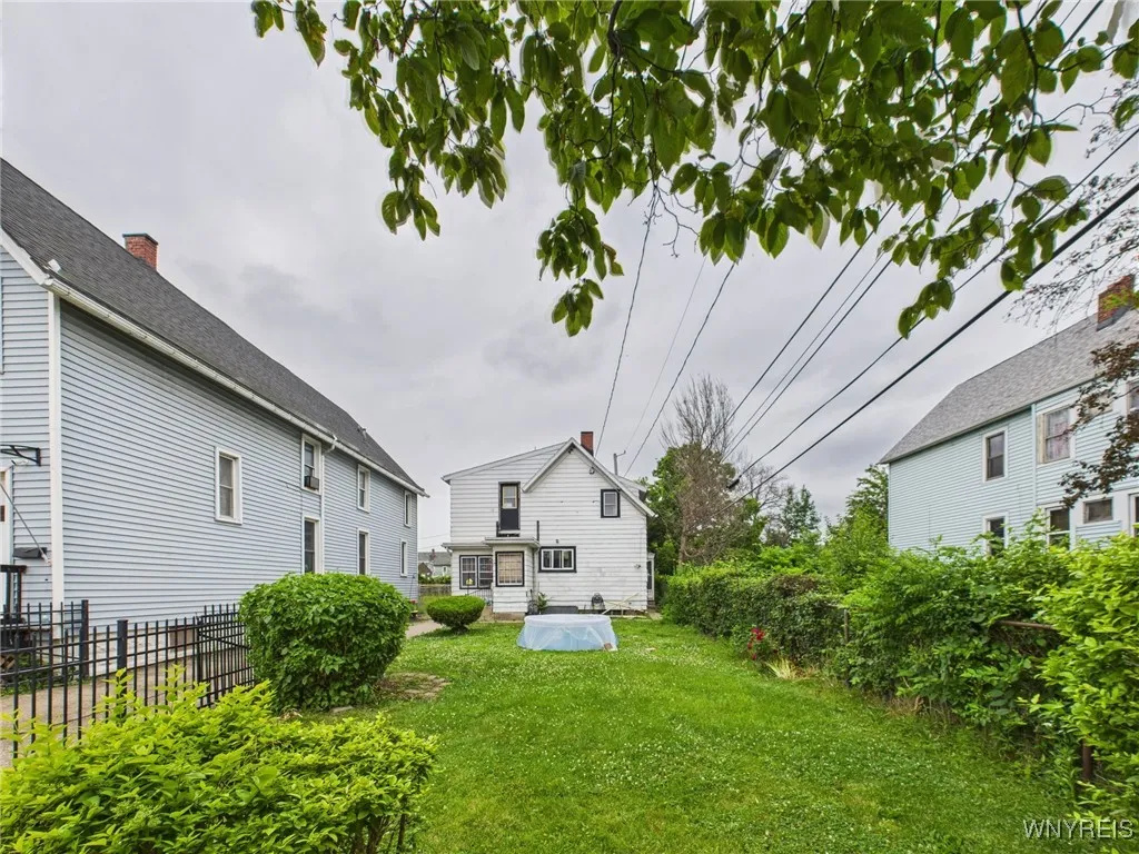 14 Collaton Street, Buffalo, New York 14207, Buffalo, New York 14207, 4 Bedrooms Bedrooms, ,2 BathroomsBathrooms,Residential,For Sale,14 Collaton Street, Buffalo, New York 14207,B1618562