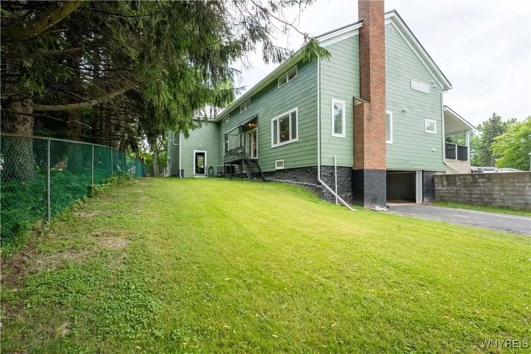 6 East And West Road, West Seneca, New York 14224, West Seneca, New York 14224, 4 Bedrooms Bedrooms, 9 Rooms Rooms,2 BathroomsBathrooms,Residential,For Sale,6 East And West Road, West Seneca, New York 14224,B1618327