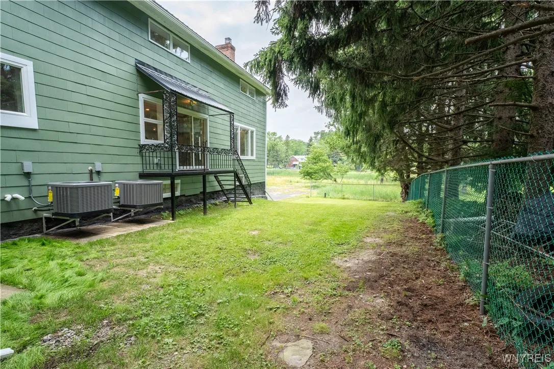 6 East And West Road, West Seneca, New York 14224, West Seneca, New York 14224, 4 Bedrooms Bedrooms, 9 Rooms Rooms,2 BathroomsBathrooms,Residential,For Sale,6 East And West Road, West Seneca, New York 14224,B1618327