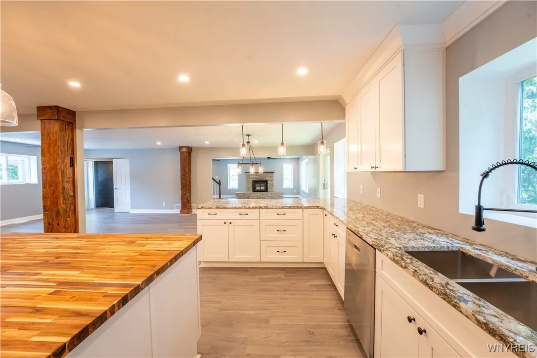 6 East And West Road, West Seneca, New York 14224, West Seneca, New York 14224, 4 Bedrooms Bedrooms, 9 Rooms Rooms,2 BathroomsBathrooms,Residential,For Sale,6 East And West Road, West Seneca, New York 14224,B1618327