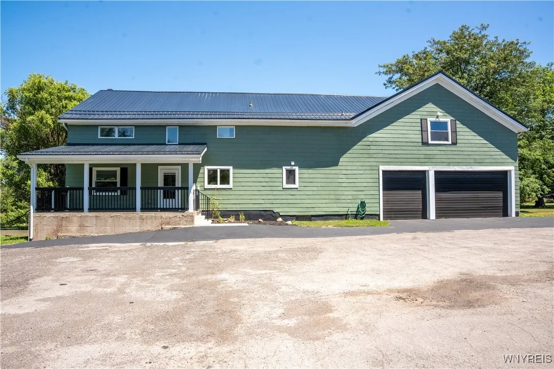6 East And West Road, West Seneca, New York 14224, West Seneca, New York 14224, 4 Bedrooms Bedrooms, 9 Rooms Rooms,2 BathroomsBathrooms,Residential,For Sale,6 East And West Road, West Seneca, New York 14224,B1618327