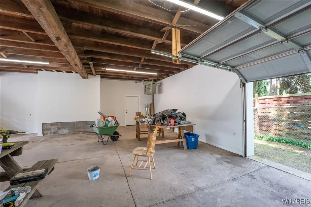 6 East And West Road, West Seneca, New York 14224, West Seneca, New York 14224, 4 Bedrooms Bedrooms, 9 Rooms Rooms,2 BathroomsBathrooms,Residential,For Sale,6 East And West Road, West Seneca, New York 14224,B1618327