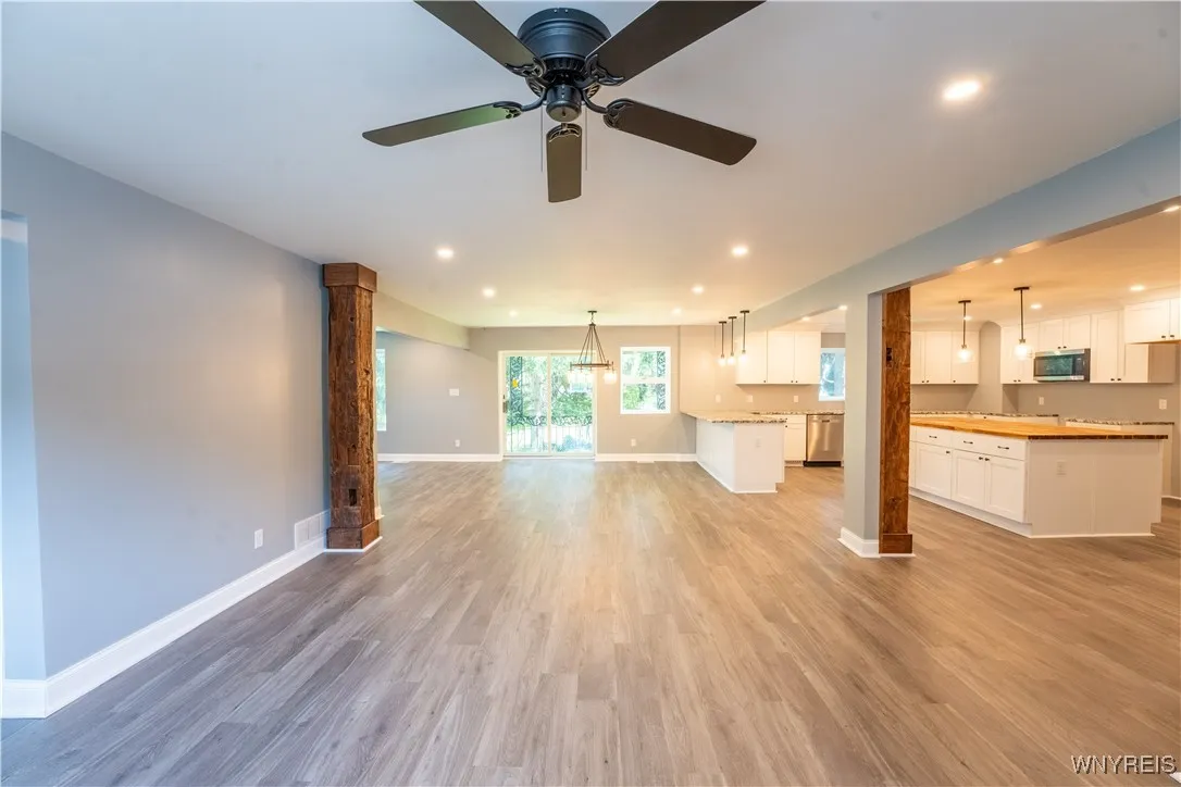 6 East And West Road, West Seneca, New York 14224, West Seneca, New York 14224, 4 Bedrooms Bedrooms, 9 Rooms Rooms,2 BathroomsBathrooms,Residential,For Sale,6 East And West Road, West Seneca, New York 14224,B1618327