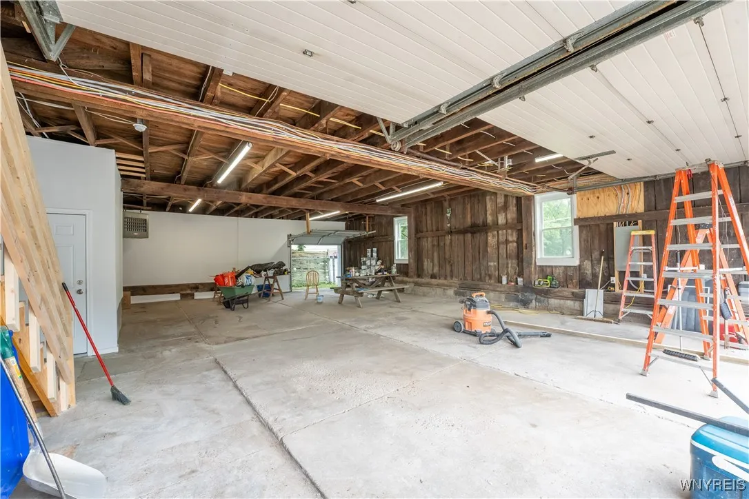 6 East And West Road, West Seneca, New York 14224, West Seneca, New York 14224, 4 Bedrooms Bedrooms, 9 Rooms Rooms,2 BathroomsBathrooms,Residential,For Sale,6 East And West Road, West Seneca, New York 14224,B1618327