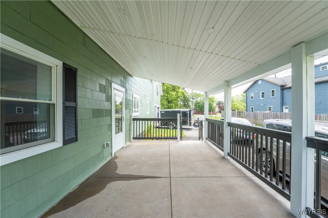 6 East And West Road, West Seneca, New York 14224, West Seneca, New York 14224, 4 Bedrooms Bedrooms, 9 Rooms Rooms,2 BathroomsBathrooms,Residential,For Sale,6 East And West Road, West Seneca, New York 14224,B1618327