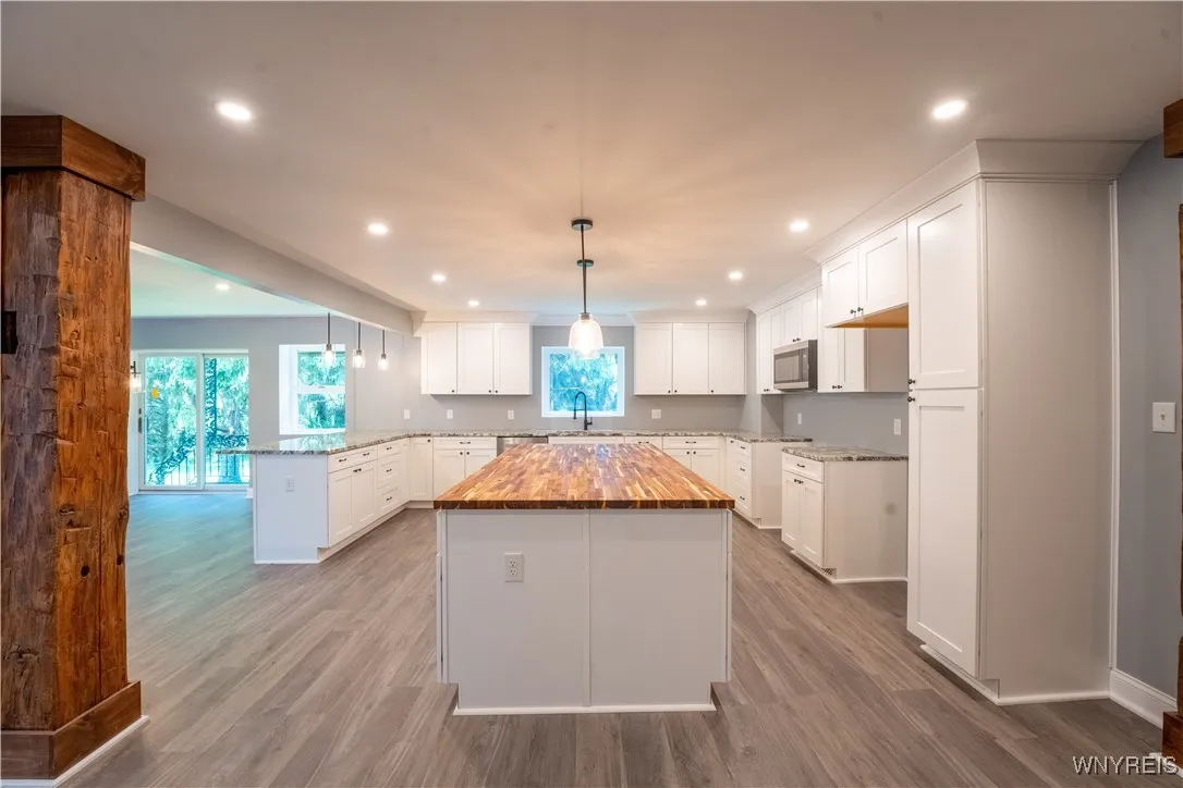 6 East And West Road, West Seneca, New York 14224, West Seneca, New York 14224, 4 Bedrooms Bedrooms, 9 Rooms Rooms,2 BathroomsBathrooms,Residential,For Sale,6 East And West Road, West Seneca, New York 14224,B1618327