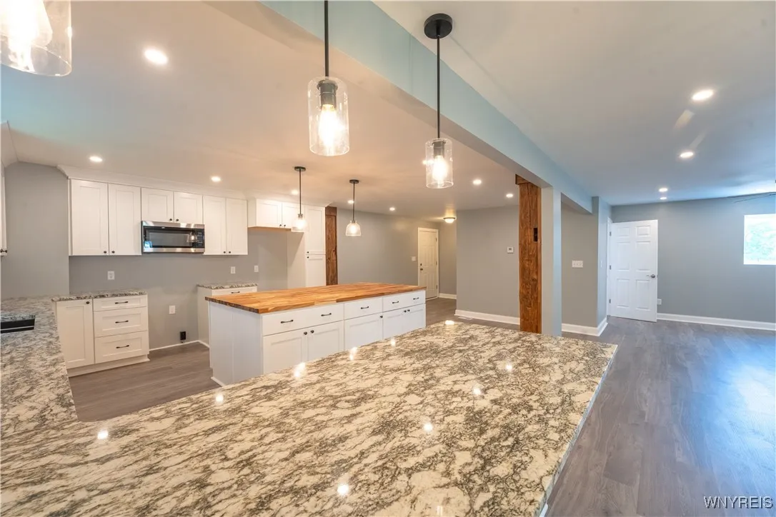 6 East And West Road, West Seneca, New York 14224, West Seneca, New York 14224, 4 Bedrooms Bedrooms, 9 Rooms Rooms,2 BathroomsBathrooms,Residential,For Sale,6 East And West Road, West Seneca, New York 14224,B1618327
