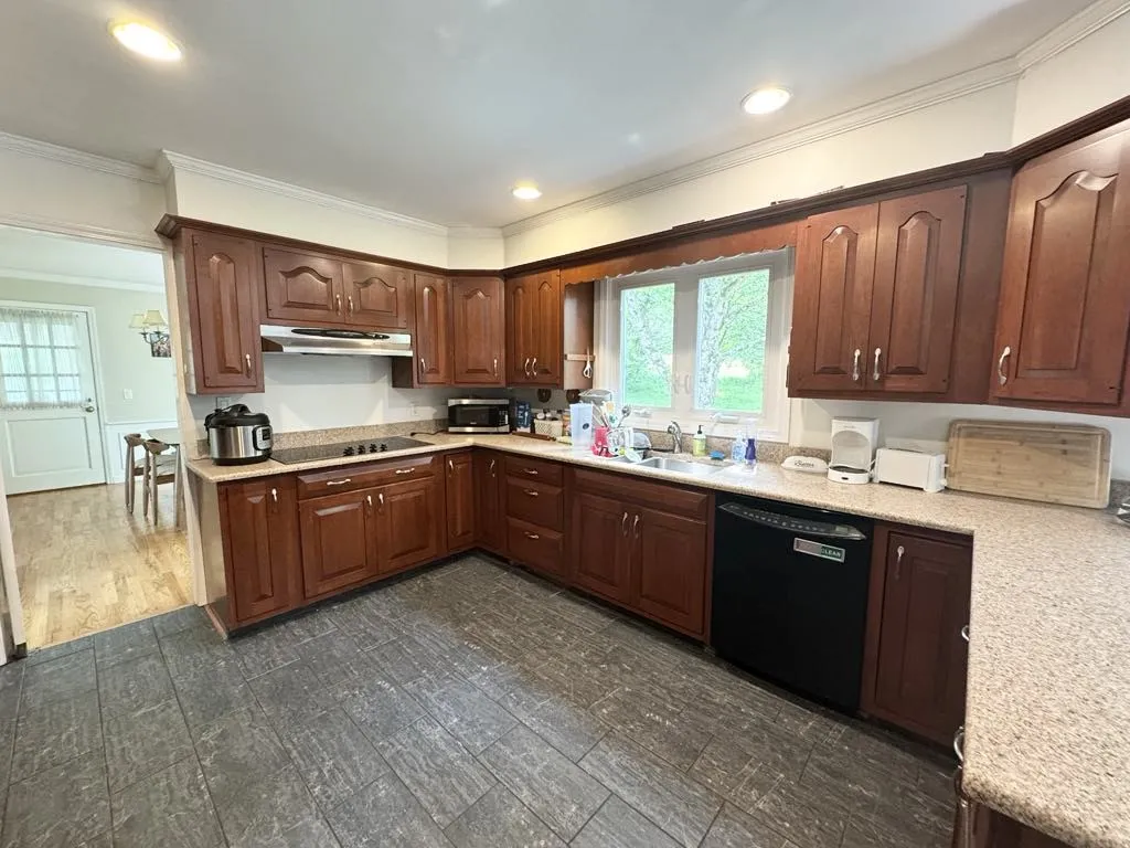 3 Fernleigh Drive, Middlefield, New York 13326, Middlefield, New York 13326, 3 Bedrooms Bedrooms, 8 Rooms Rooms,2 BathroomsBathrooms,Residential Lease,For Rent,3 Fernleigh Drive, Middlefield, New York 13326,R1615956