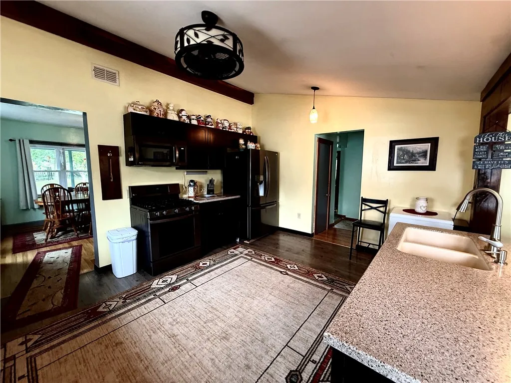 24 Stark Street, Waterloo, New York 13165, Waterloo, New York 13165, 4 Bedrooms Bedrooms, 8 Rooms Rooms,2 BathroomsBathrooms,Residential,Closed,24 Stark Street, Waterloo, New York 13165,0,R1617591