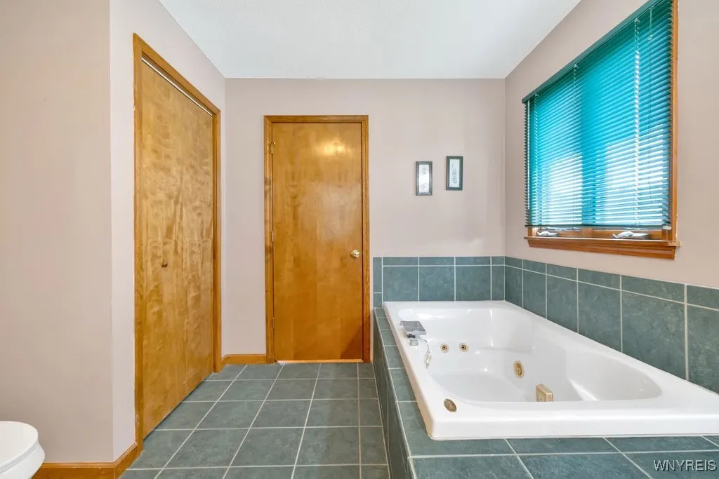 952 Three Rod Road, Alden, New York 14004, Alden, New York 14004, 3 Bedrooms Bedrooms, 7 Rooms Rooms,2 BathroomsBathrooms,Residential,Closed,952 Three Rod Road, Alden, New York 14004,B1618551