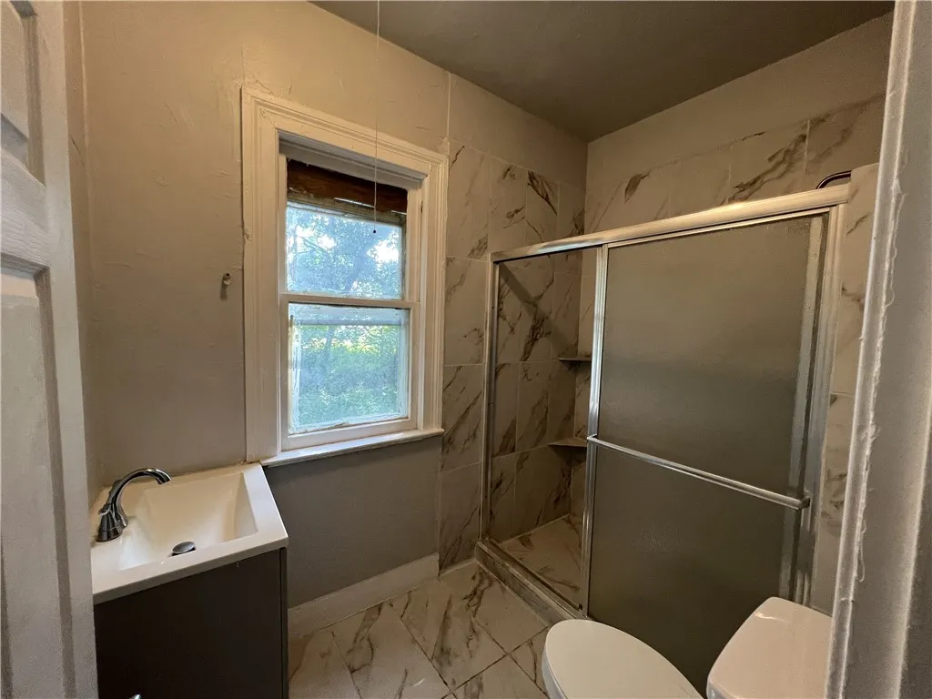 130 Lincoln Street, Rochester, New York 14605, Rochester, New York 14605, 5 Bedrooms Bedrooms, 8 Rooms Rooms,2 BathroomsBathrooms,Residential,For Sale,130 Lincoln Street, Rochester, New York 14605,R1618505