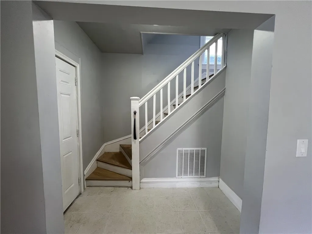 130 Lincoln Street, Rochester, New York 14605, Rochester, New York 14605, 5 Bedrooms Bedrooms, 8 Rooms Rooms,2 BathroomsBathrooms,Residential,For Sale,130 Lincoln Street, Rochester, New York 14605,R1618505