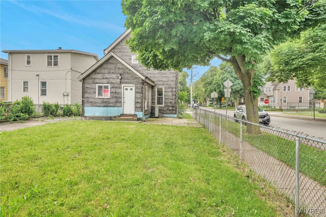 214 Ludington Street, Buffalo, New York 14206, Buffalo, New York 14206, 9 Bedrooms Bedrooms, ,3 BathroomsBathrooms,Residential,For Sale,214 Ludington Street, Buffalo, New York 14206,B1618733