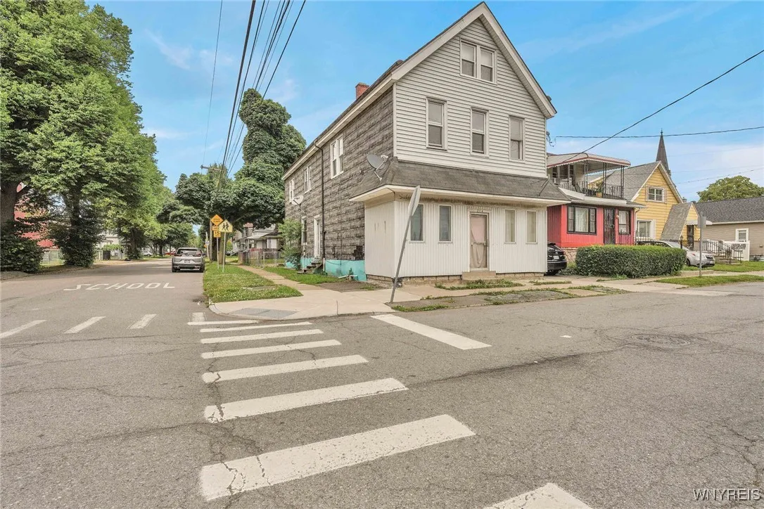 214 Ludington Street, Buffalo, New York 14206, Buffalo, New York 14206, 9 Bedrooms Bedrooms, ,3 BathroomsBathrooms,Residential,For Sale,214 Ludington Street, Buffalo, New York 14206,B1618733