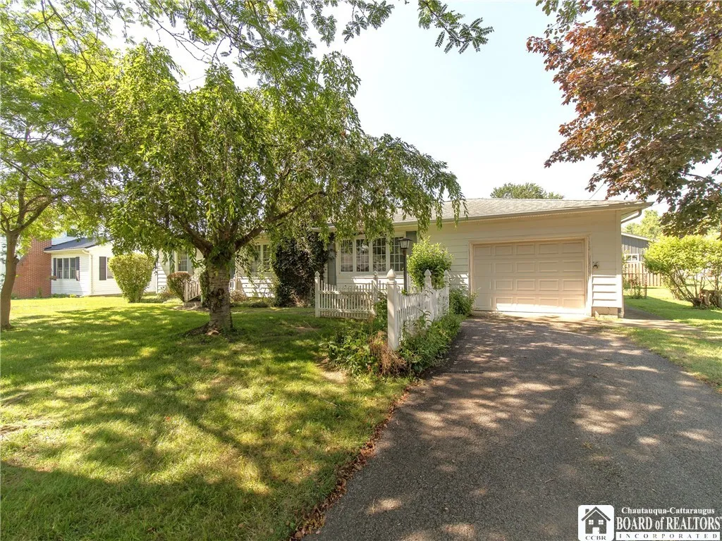 14 Wilson Avenue, Dunkirk, New York 14048, Dunkirk, New York 14048, 3 Bedrooms Bedrooms, 6 Rooms Rooms,1 BathroomBathrooms,Residential,For Sale,14 Wilson Avenue, Dunkirk, New York 14048,R1617524