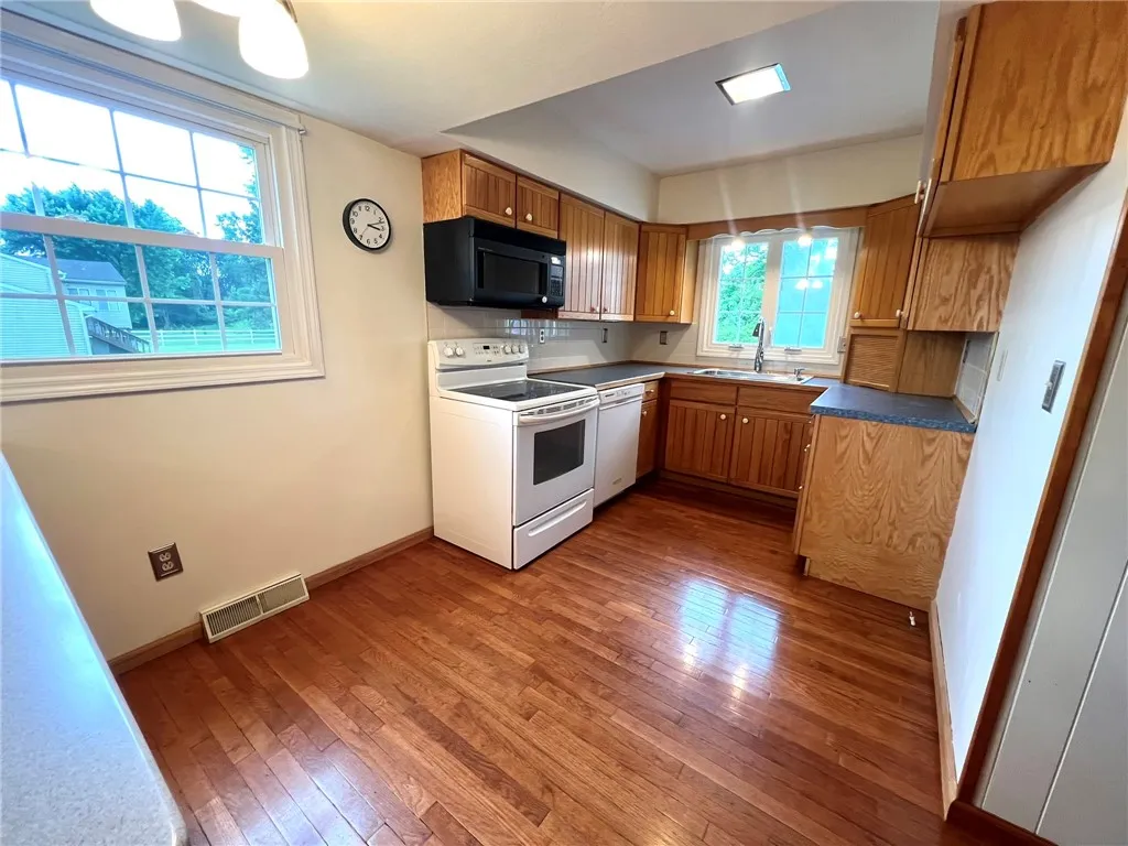 84 Park Terrace, Horseheads, New York 14845, Horseheads, New York 14845, 4 Bedrooms Bedrooms, 10 Rooms Rooms,2 BathroomsBathrooms,Residential,For Sale,84 Park Terrace, Horseheads, New York 14845,R1618819