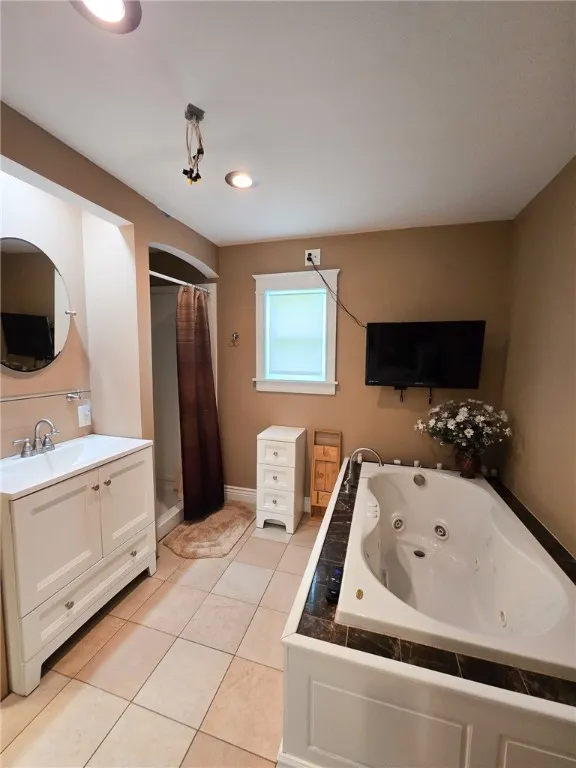 primary bath shower and tub