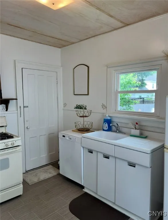 65 And 67 East 8th, Oswego, New York 13126, Oswego, New York 13126, 6 Bedrooms Bedrooms, ,4 BathroomsBathrooms,Residential,For Sale,65 And 67 East 8th, Oswego, New York 13126,S1618545