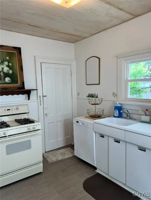 65 And 67 East 8th, Oswego, New York 13126, Oswego, New York 13126, 6 Bedrooms Bedrooms, ,4 BathroomsBathrooms,Residential,For Sale,65 And 67 East 8th, Oswego, New York 13126,S1618545