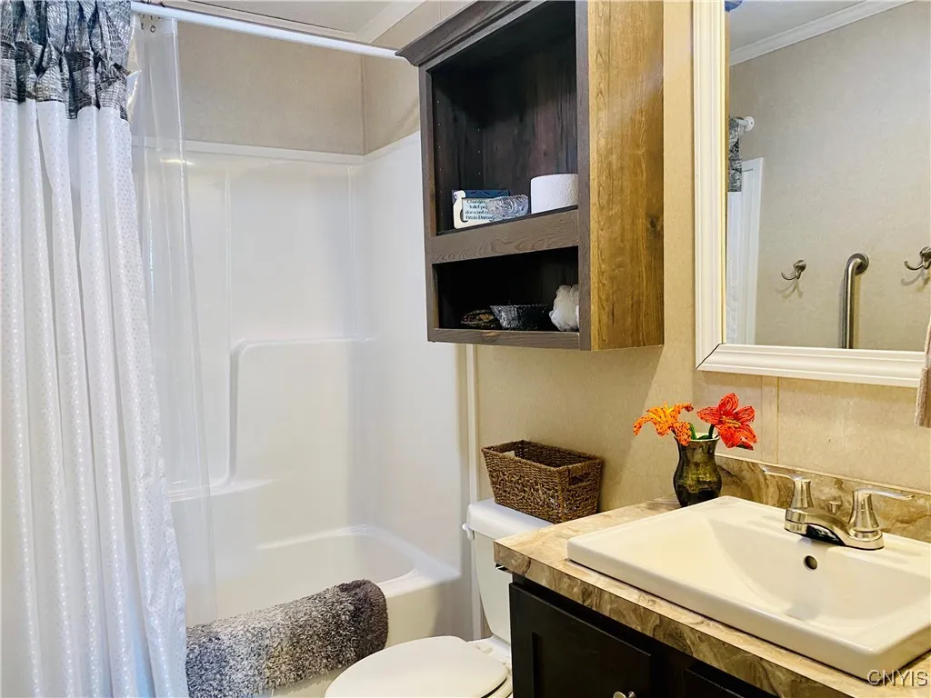 2nd bathroom