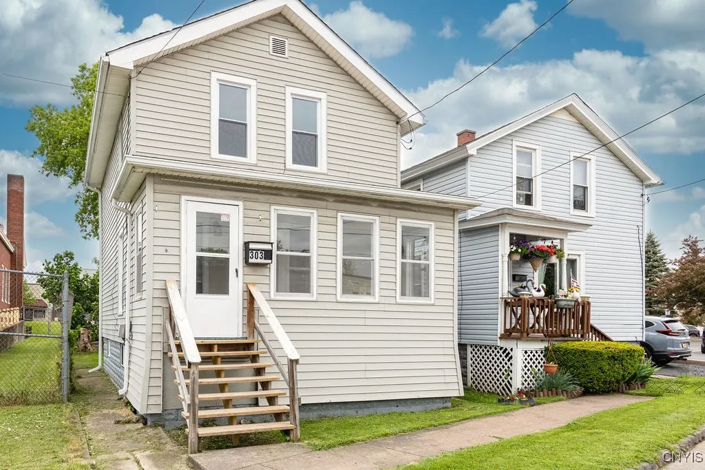 303 Diamond Street, Lenox, New York 13032, Lenox, New York 13032, 3 Bedrooms Bedrooms, 6 Rooms Rooms,1 BathroomBathrooms,Residential,For Sale,303 Diamond Street, Lenox, New York 13032,S1618857