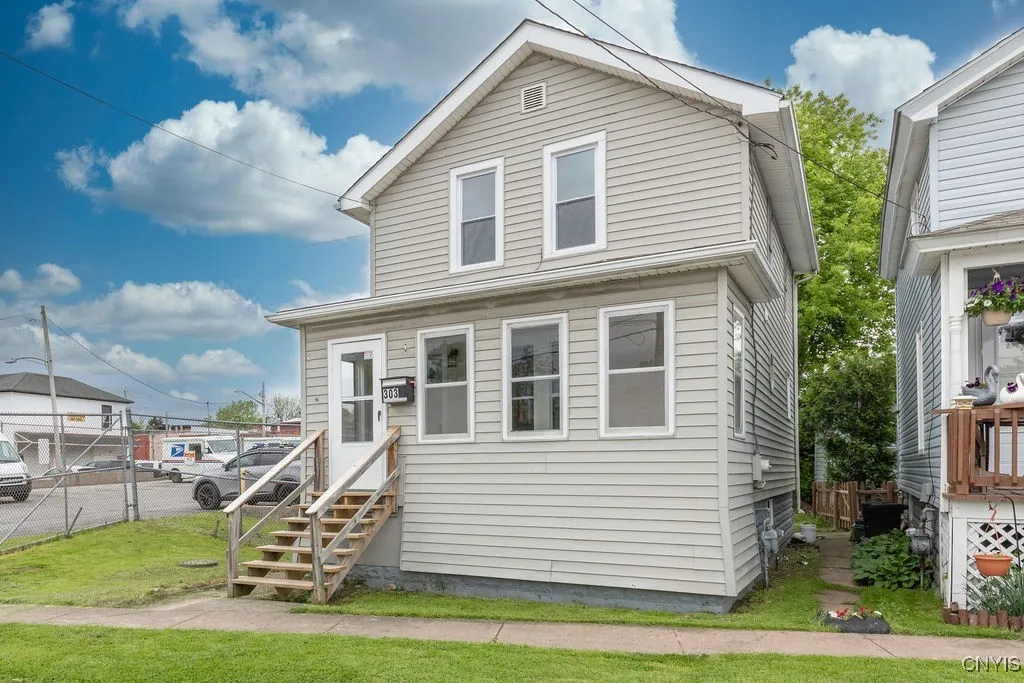 303 Diamond Street, Lenox, New York 13032, Lenox, New York 13032, 3 Bedrooms Bedrooms, 6 Rooms Rooms,1 BathroomBathrooms,Residential,For Sale,303 Diamond Street, Lenox, New York 13032,S1618857