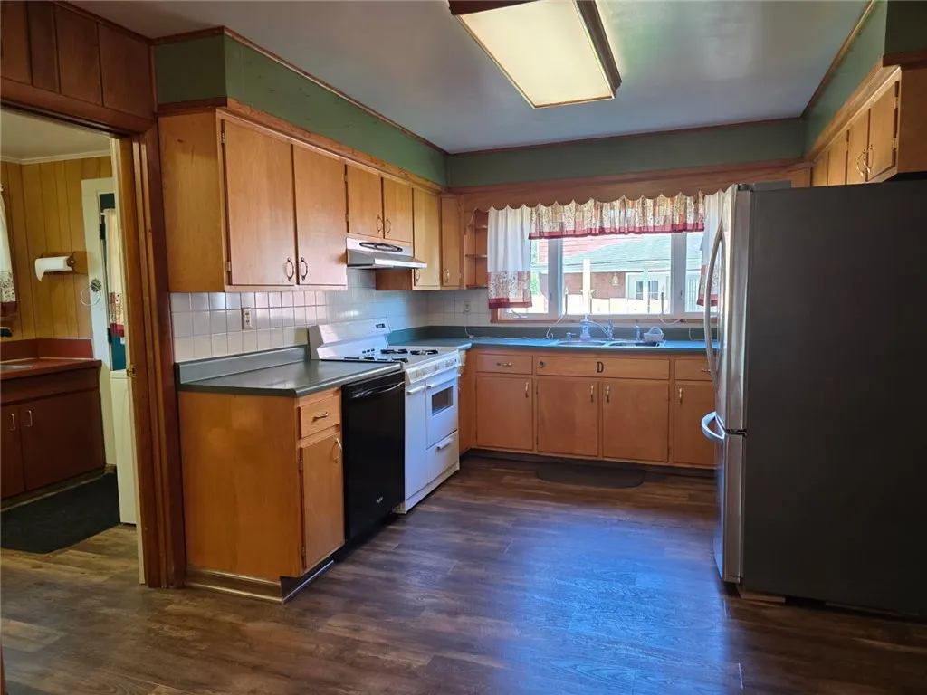 77 Vestal Avenue, Hancock, New York 13783, Hancock, New York 13783, 3 Bedrooms Bedrooms, 8 Rooms Rooms,2 BathroomsBathrooms,Residential,For Sale,77 Vestal Avenue, Hancock, New York 13783,R1618873