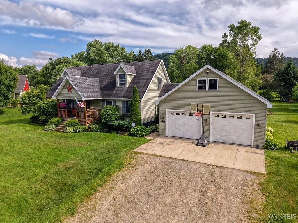 6149 Fairview Lane, Great Valley, New York 14741, Great Valley, New York 14741, 4 Bedrooms Bedrooms, 8 Rooms Rooms,2 BathroomsBathrooms,Residential,For Sale,6149 Fairview Lane, Great Valley, New York 14741,B1618877