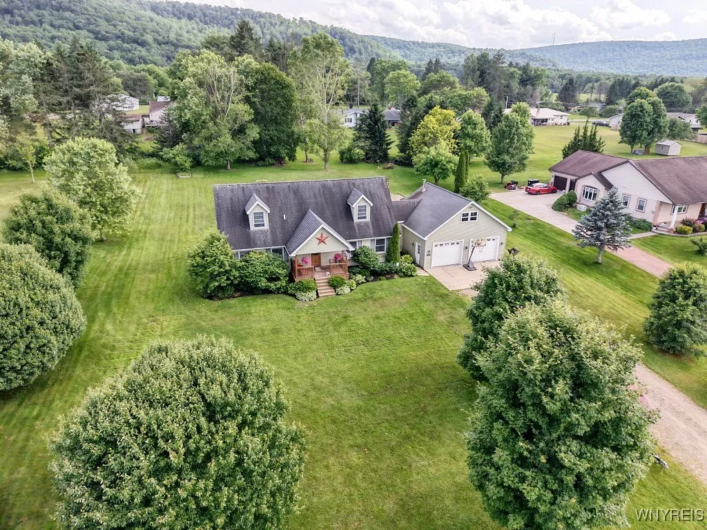 6149 Fairview Lane, Great Valley, New York 14741, Great Valley, New York 14741, 4 Bedrooms Bedrooms, 8 Rooms Rooms,2 BathroomsBathrooms,Residential,For Sale,6149 Fairview Lane, Great Valley, New York 14741,B1618877