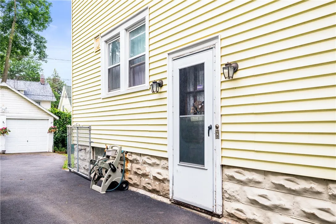 195 Roxborough Road, Rochester, New York 14619, Rochester, New York 14619, 4 Bedrooms Bedrooms, 6 Rooms Rooms,1 BathroomBathrooms,Residential,Closed,195 Roxborough Road, Rochester, New York 14619,0,R1618962