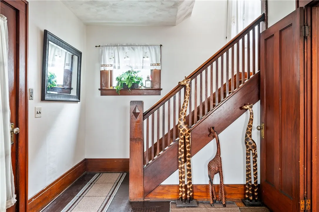 195 Roxborough Road, Rochester, New York 14619, Rochester, New York 14619, 4 Bedrooms Bedrooms, 6 Rooms Rooms,1 BathroomBathrooms,Residential,Closed,195 Roxborough Road, Rochester, New York 14619,0,R1618962