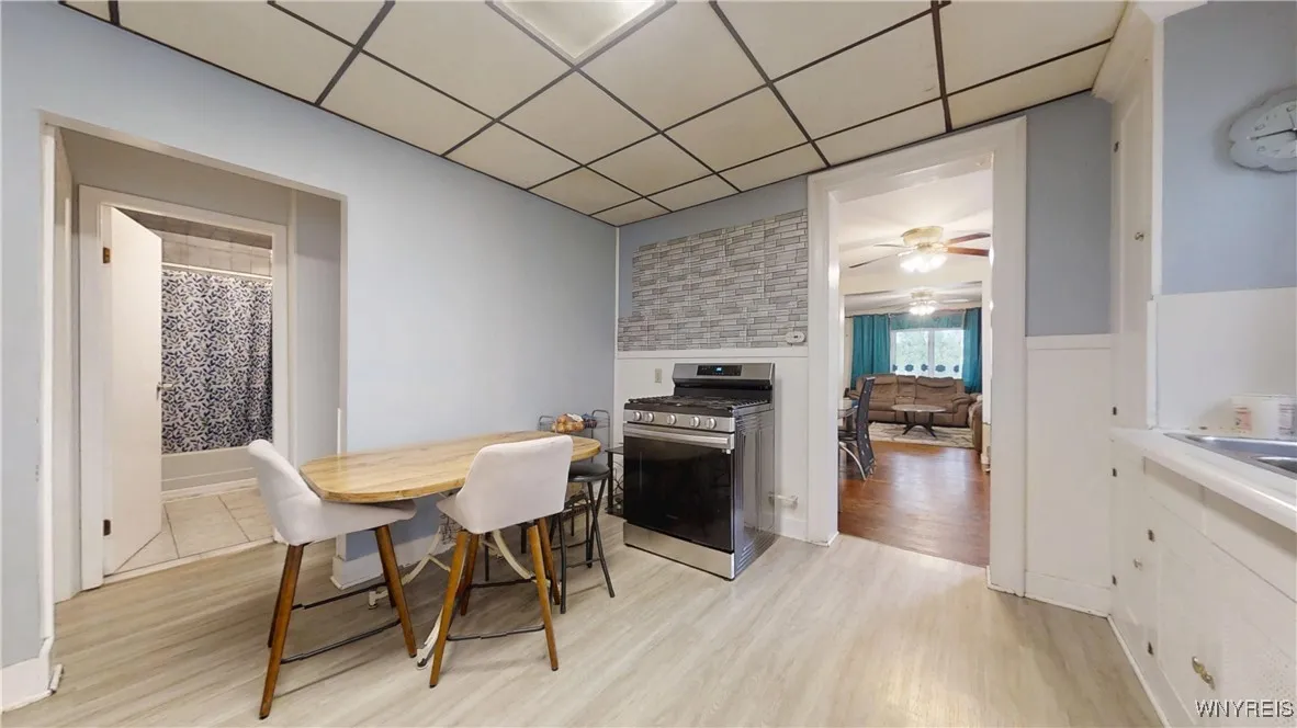 187 Auburn Avenue, Buffalo, New York 14213, Buffalo, New York 14213, 5 Bedrooms Bedrooms, ,2 BathroomsBathrooms,Residential,For Sale,187 Auburn Avenue, Buffalo, New York 14213,B1618787
