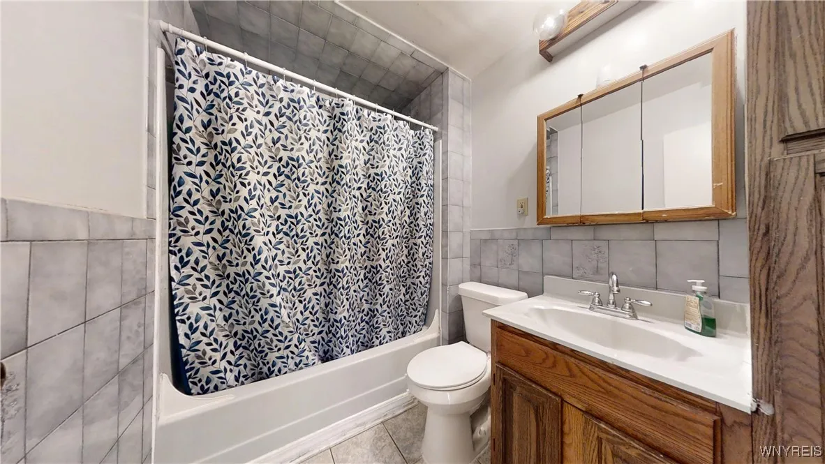 187 Auburn Avenue, Buffalo, New York 14213, Buffalo, New York 14213, 5 Bedrooms Bedrooms, ,2 BathroomsBathrooms,Residential,For Sale,187 Auburn Avenue, Buffalo, New York 14213,B1618787