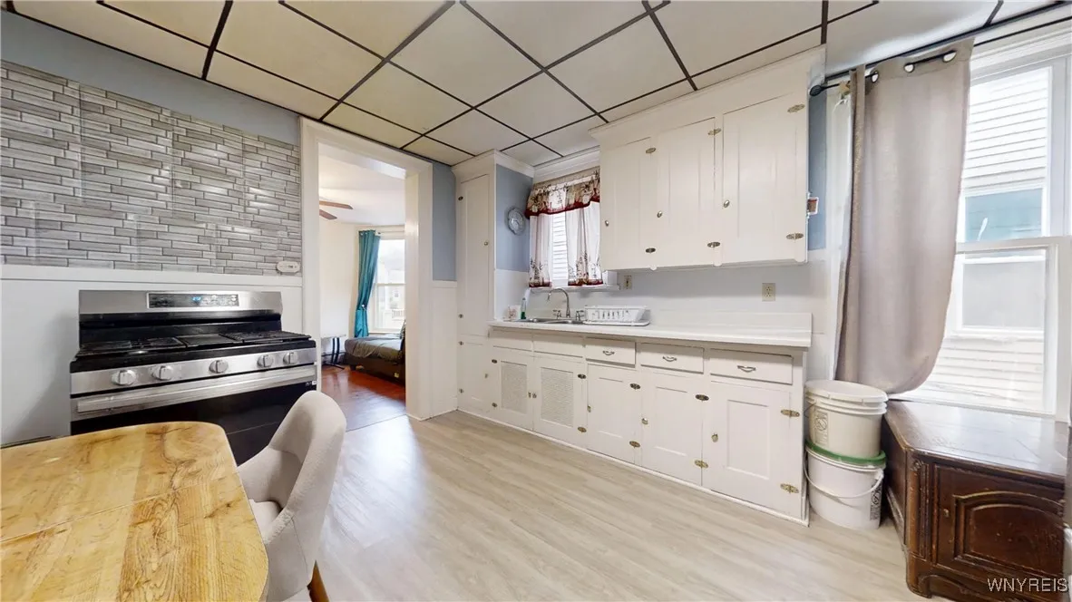 187 Auburn Avenue, Buffalo, New York 14213, Buffalo, New York 14213, 5 Bedrooms Bedrooms, ,2 BathroomsBathrooms,Residential,For Sale,187 Auburn Avenue, Buffalo, New York 14213,B1618787