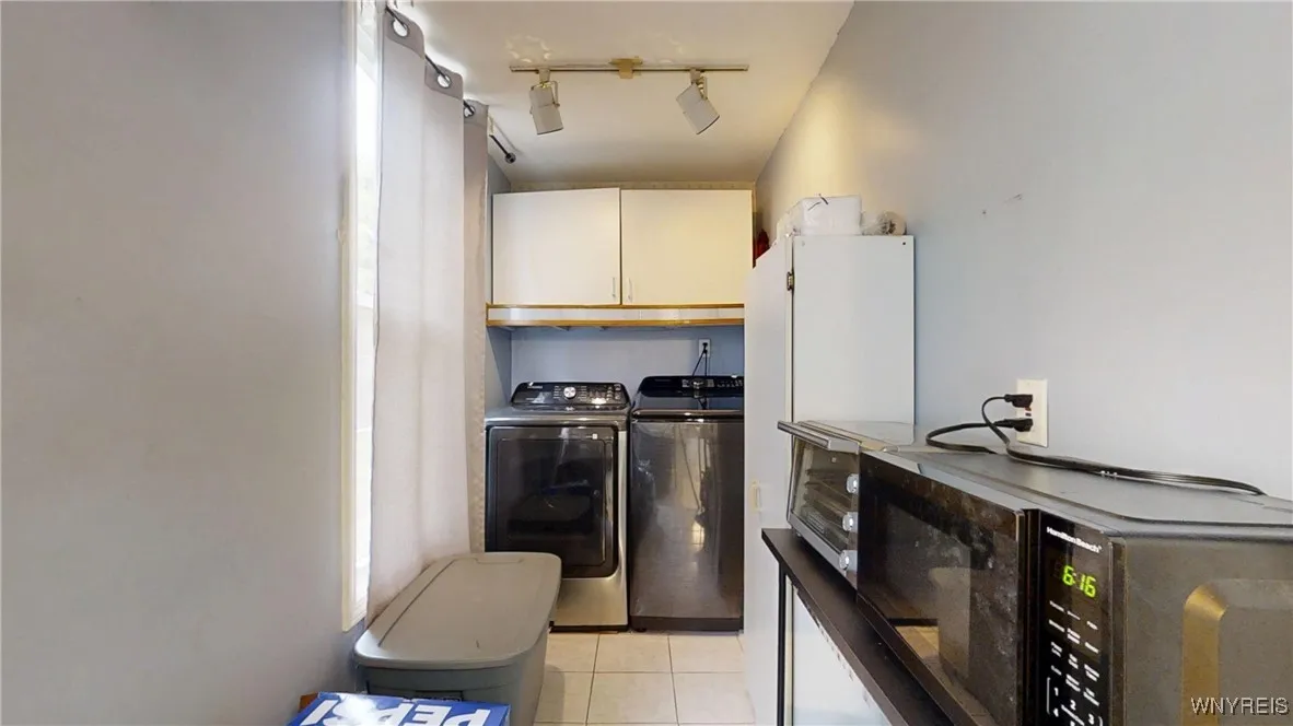 187 Auburn Avenue, Buffalo, New York 14213, Buffalo, New York 14213, 5 Bedrooms Bedrooms, ,2 BathroomsBathrooms,Residential,For Sale,187 Auburn Avenue, Buffalo, New York 14213,B1618787