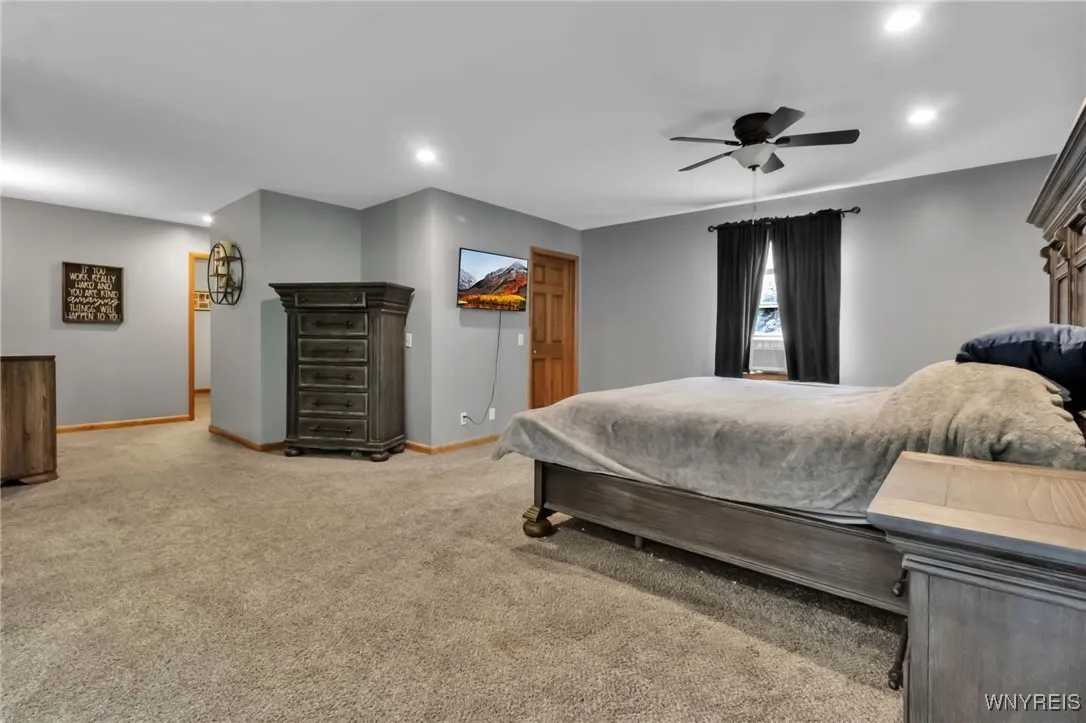 Primary Ensuite Bedroom (First Floor)