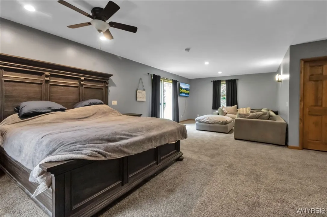 Primary Ensuite Bedroom (First Floor)