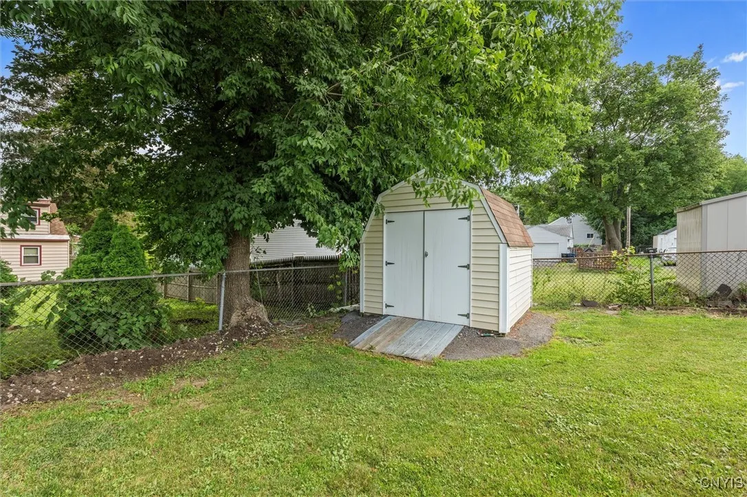 808 Ballantyne Road, Syracuse, New York 13207, Syracuse, New York 13207, 3 Bedrooms Bedrooms, 5 Rooms Rooms,2 BathroomsBathrooms,Residential,Closed,808 Ballantyne Road, Syracuse, New York 13207,0,S1618622