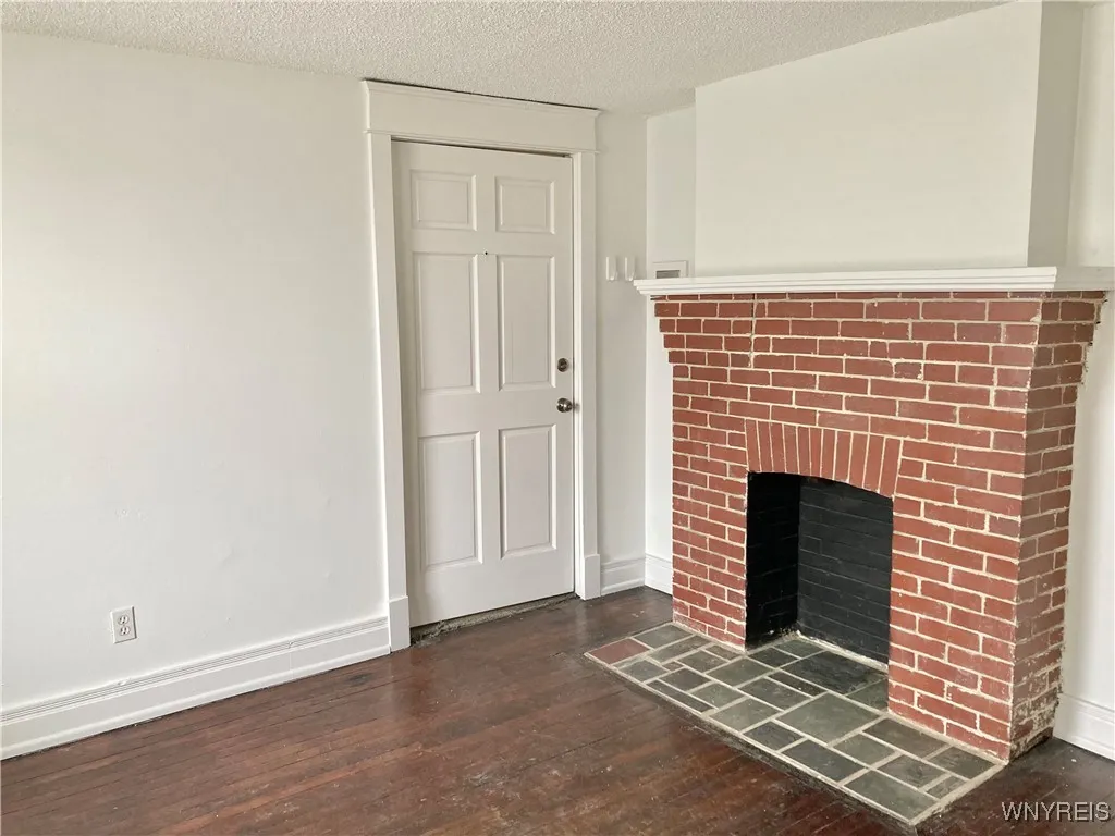 294 S. Elmwood Avenue 6, Buffalo, New York 14201, Buffalo, New York 14201, 1 Bedroom Bedrooms, 3 Rooms Rooms,1 BathroomBathrooms,Residential Lease,Closed,294 S. Elmwood Avenue 6, Buffalo, New York 14201,B1618991